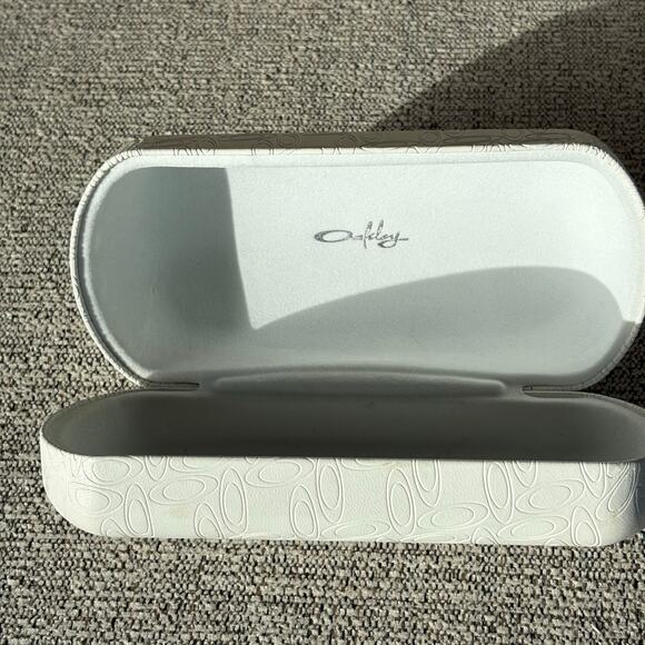OAKLEY SIGNATURE "O" SUNGLASSES CLAM SHELL TRAVEL HARD WHITE STORAGE CASE ONLY - Picture 2 of 6